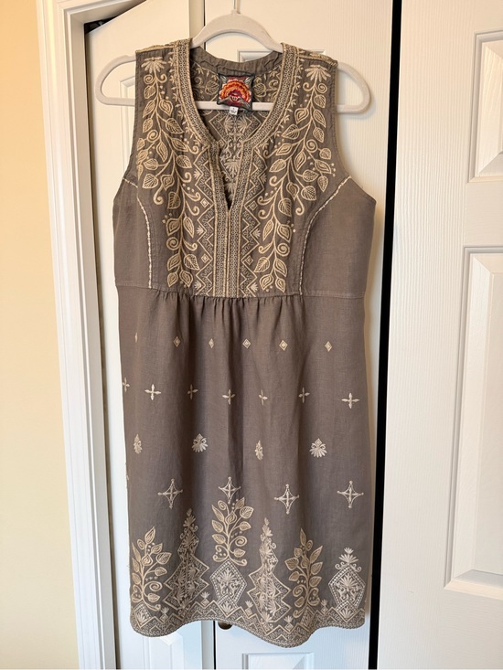 Johnny Was Dresses & Skirts - Johnny Was Taupe Embroidered Midi Dress with Cream Stitching